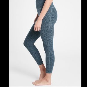 Athleta Salutation Stash Pocket II Tights Blue Cheetah - S